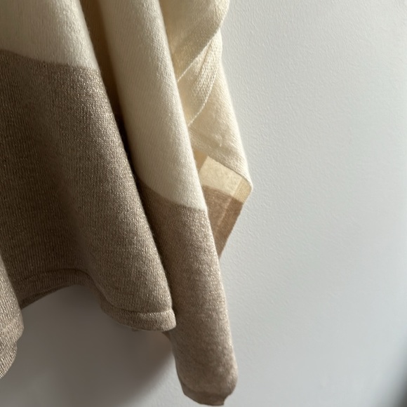 New J.McLaughlin cashmere turtleneck poncho . Cream color with lurex . One size - Picture 6 of 8
